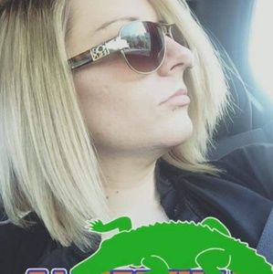 Meet your Posher, Casey